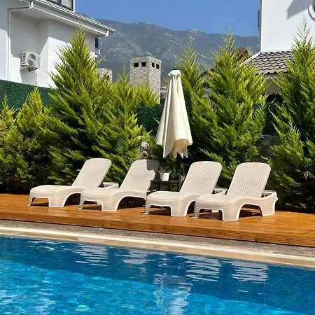 Fethiye'de Havuzlu 别墅 *