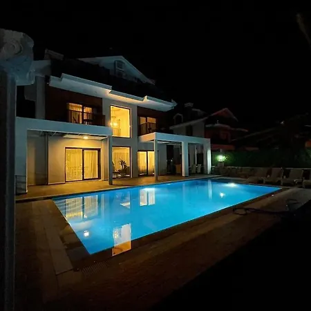 Fethiye'de Havuzlu 别墅
